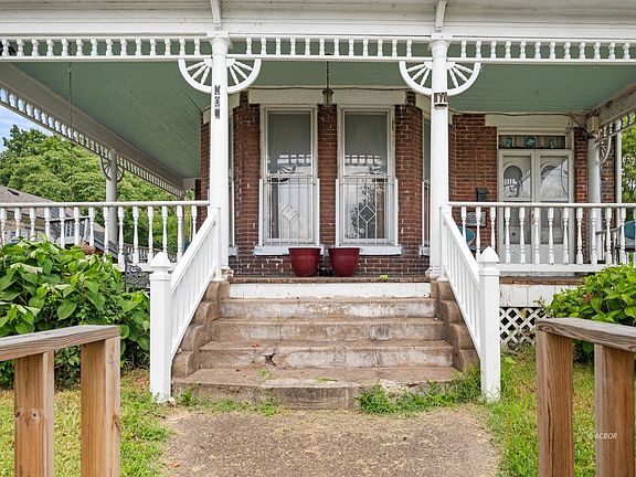 4th image of 906 4th Ave