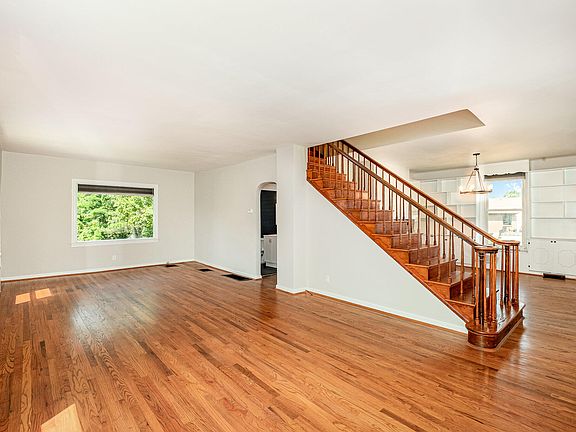 5th image of 8 Gibbons St