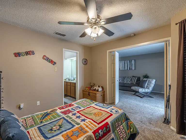 Sutton House Apartments — Photo 48