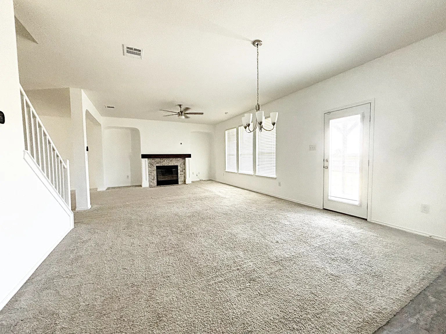 3 bed, 2632 sqft, $2,100 — Photo 4