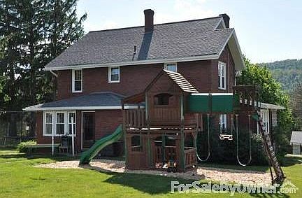 Back Yard
						:
						Play yard comes with house