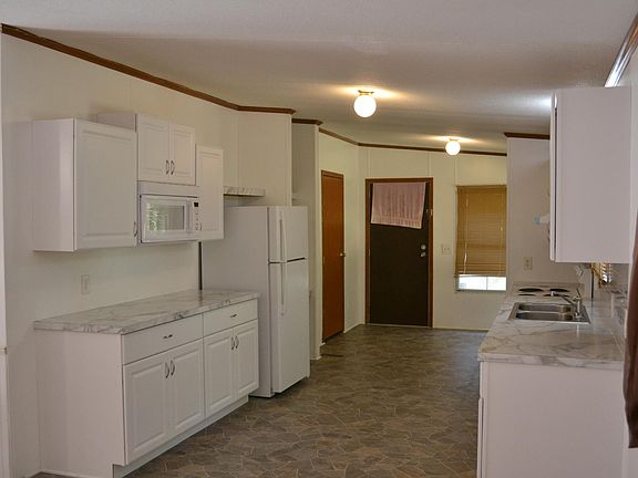 kitchen and breakfast area