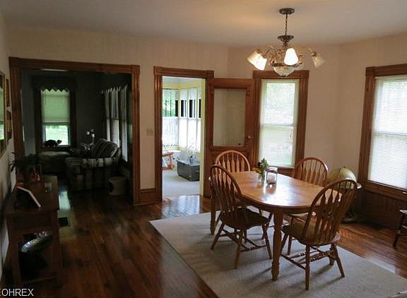 5th image of 10715 Oak St