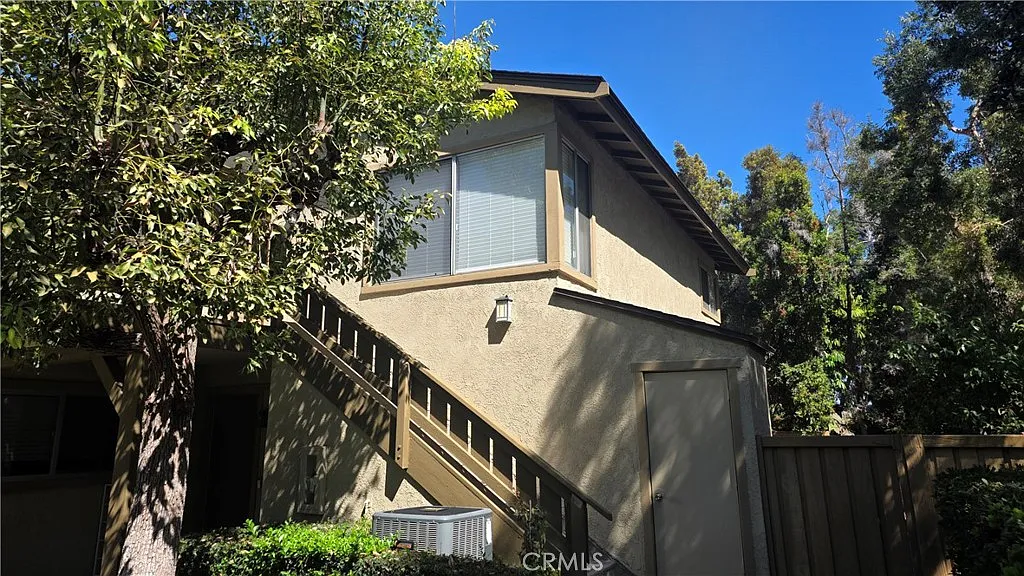 2 bed, 970 sqft, $3,100 — Photo 3