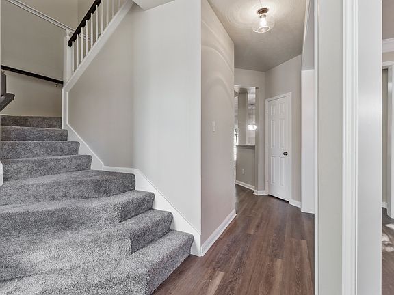 4th image of 1527 Lakeview Dr