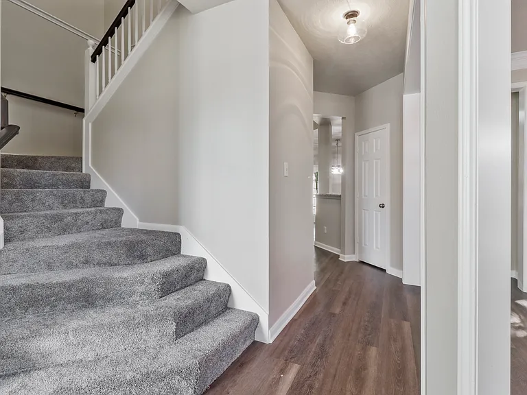 1527 Lakeview Dr — Photo 4