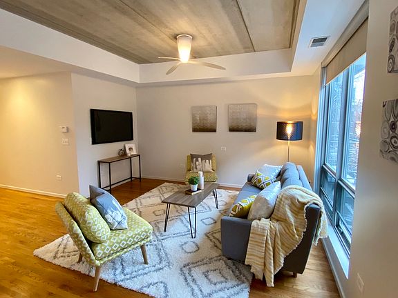 3rd image of 1422 N La Salle St #305