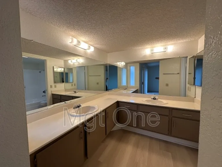 23575 Parkland Ave — Photo 14