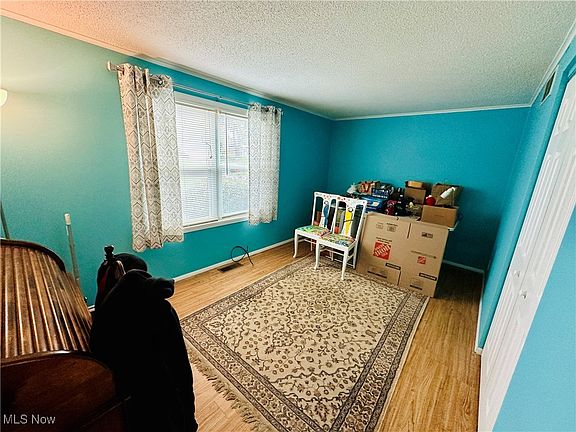 5th image of 4582 Montrose Ave