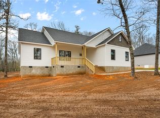 275-275A Paradise Vista Dr, Williamston, SC 29697