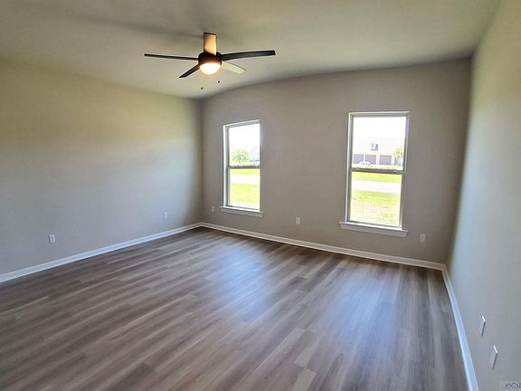5th image of 112 Villa Dr