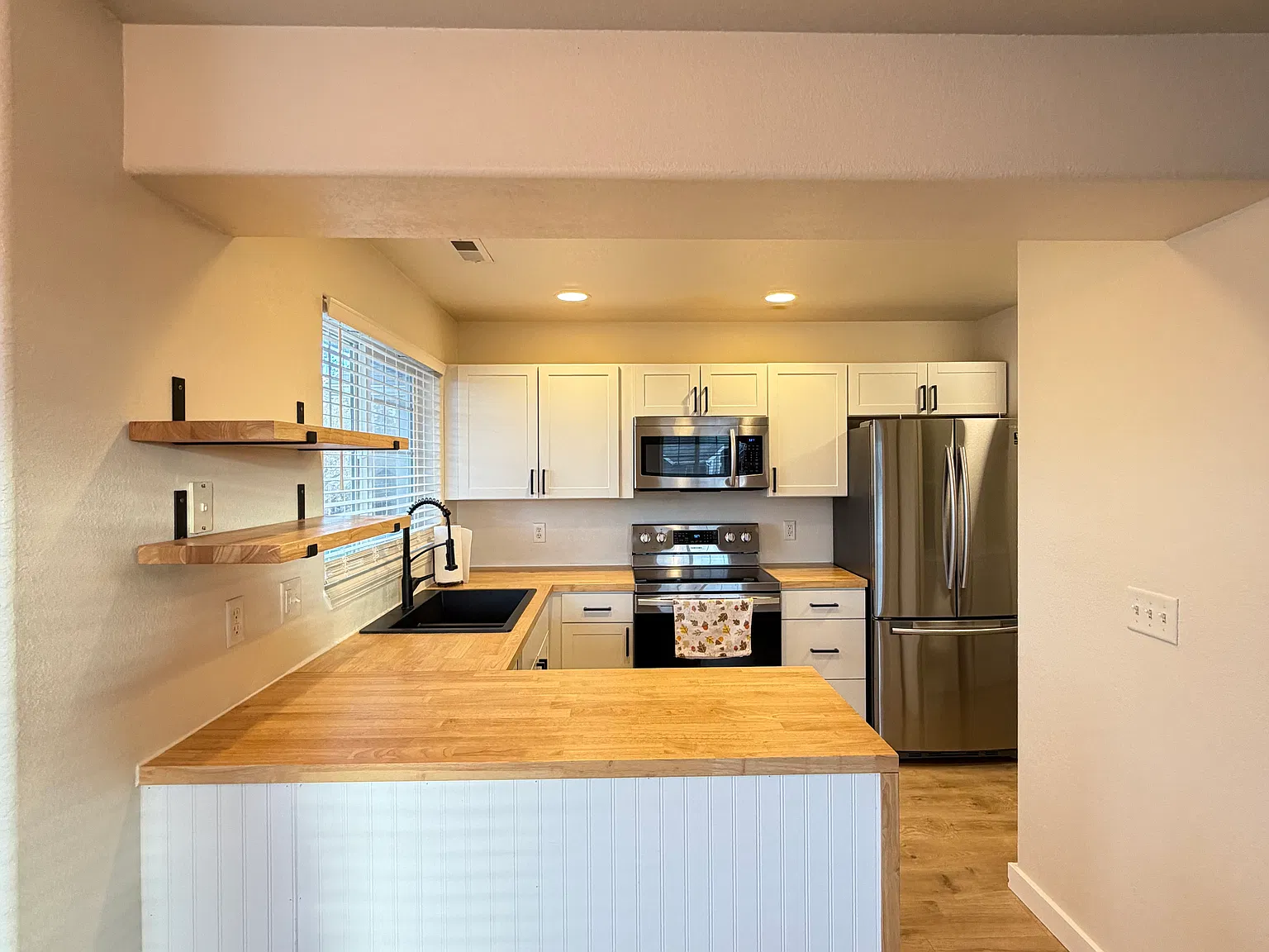 2 bed, 1051 sqft, $2,000 — Photo 2