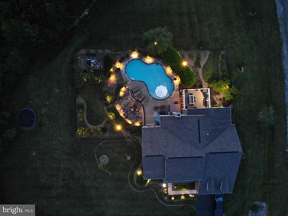 2nd image of 115 N Marvin Chapel Dr