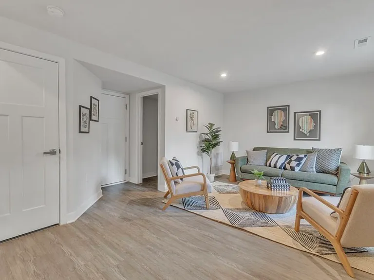 1011 Tannin Dr — Photo 3