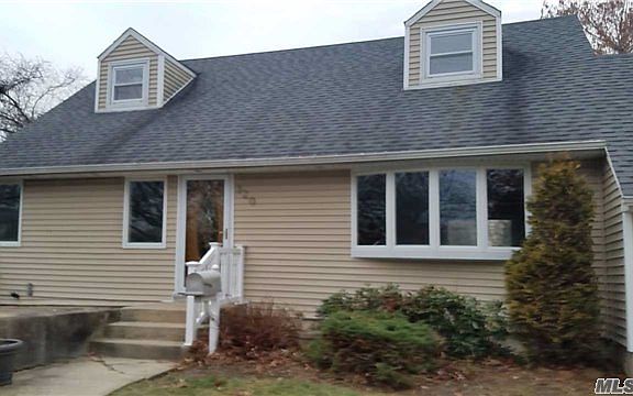 2nd image of 320 W 3rd St