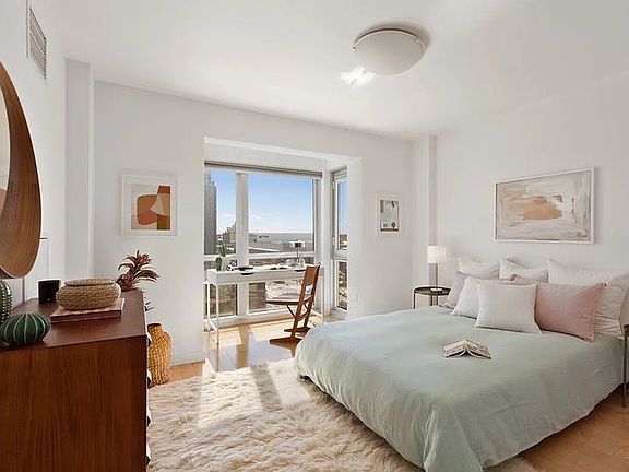 4th image of 560 Carroll St APT 6A