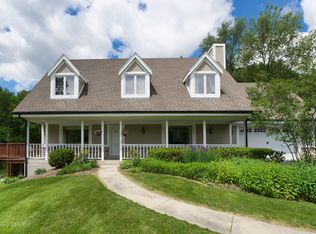 W308N6465 Cindy Ln, Hartland, WI 53029