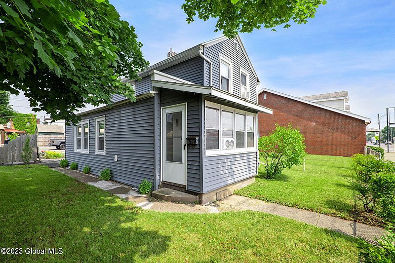 2nd image of 1617 2nd Avenue