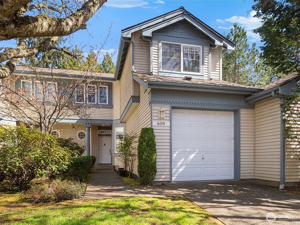 1st image of 608 Chelan Place NE #C