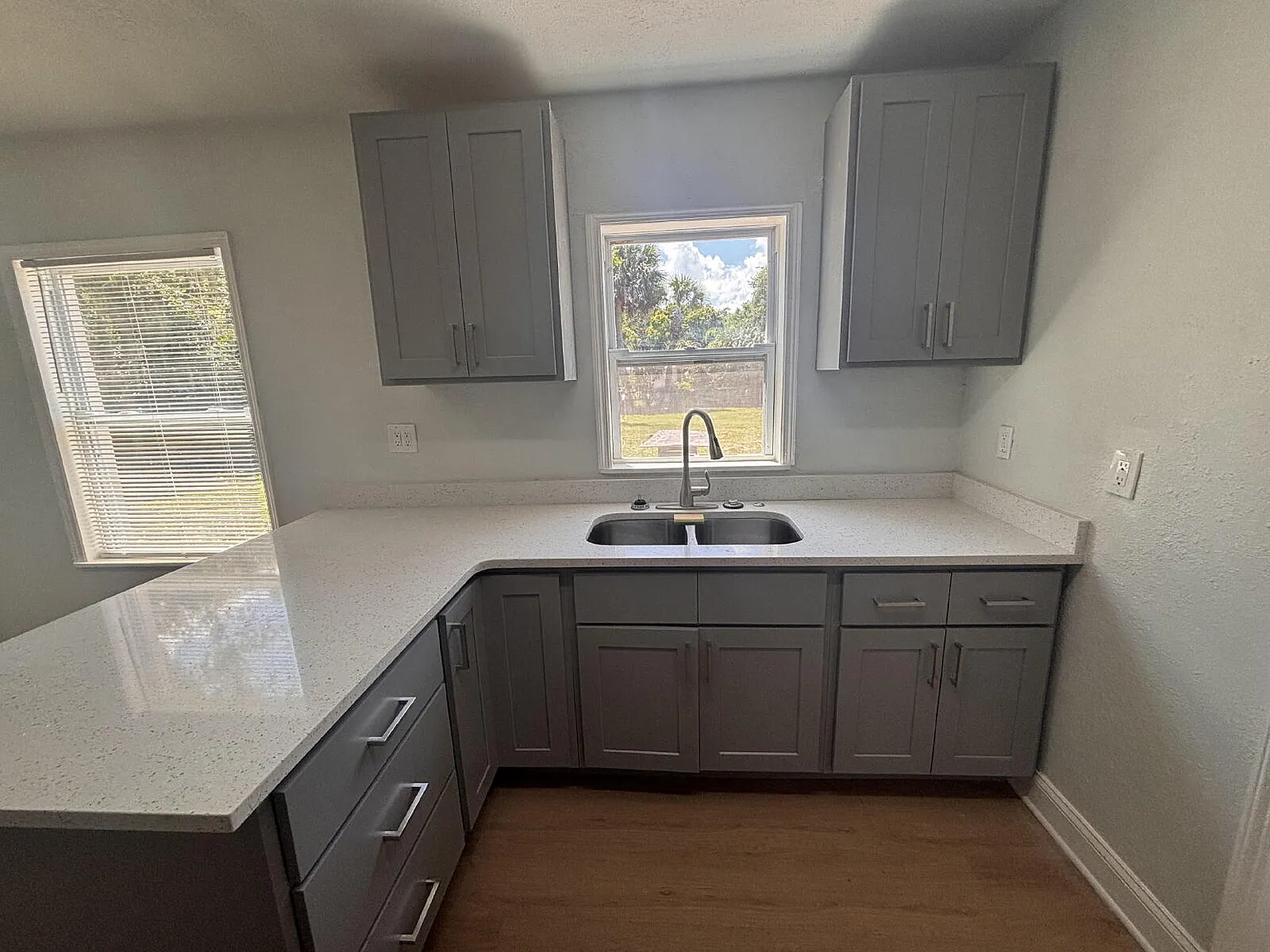 2 bed, 1.0 bath, 960 sqft, $2,000 — Photo 4