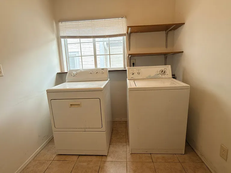 225 S 4th St #3 — Photo 9
