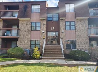 147A Overlook Ct, Woodbridge, NJ 07095