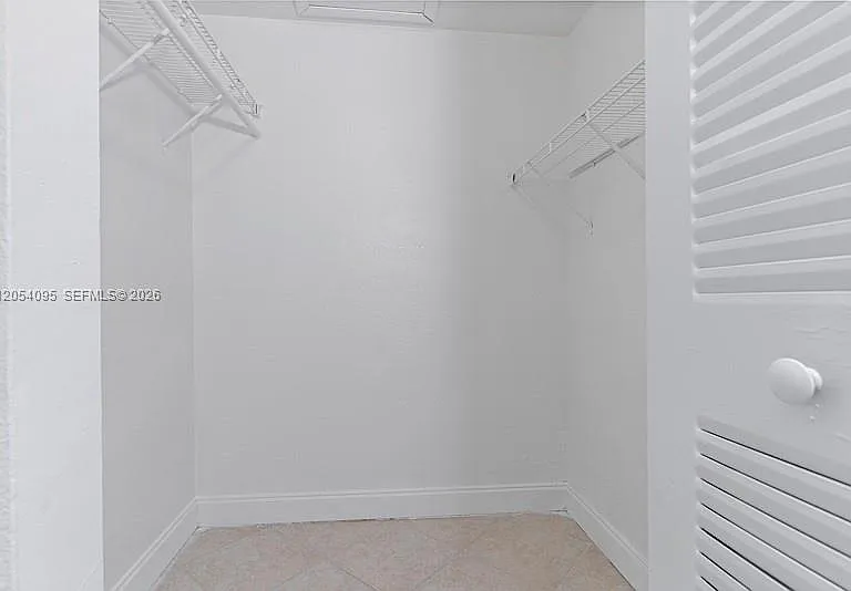 1201 Lake Victoria Dr #V — Photo 19