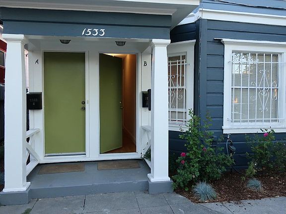 1533-B : entry door