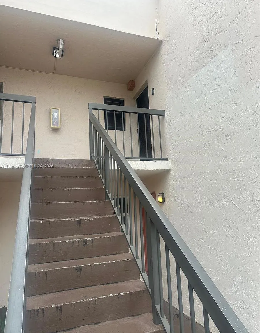 Monterey Condo Three — Photo 3
