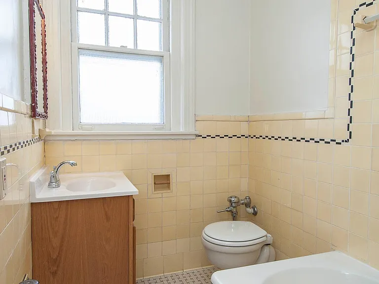 5646 Hobart St #6 — Photo 18