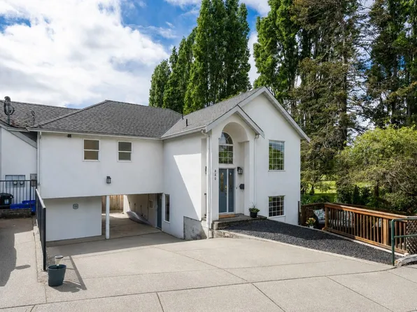 840 Tillicum Rd, Esquimalt, BC V9A 7L8
