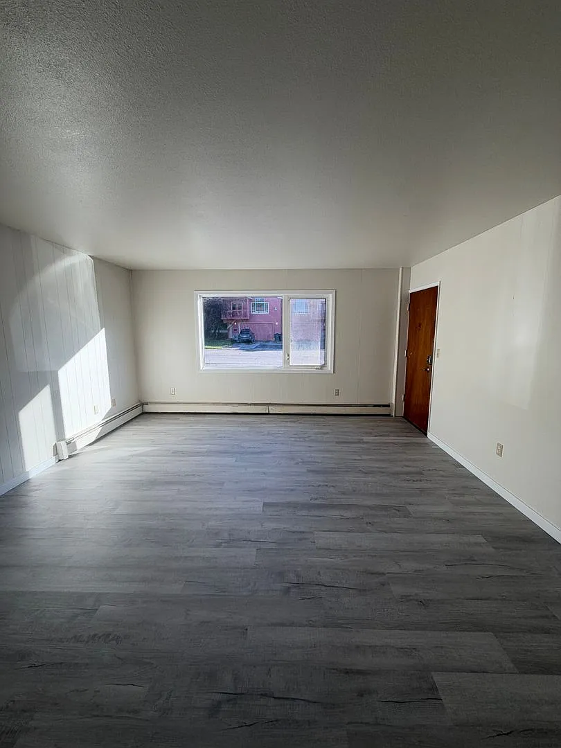 533 E. 24th - NN50/50 — Photo 2