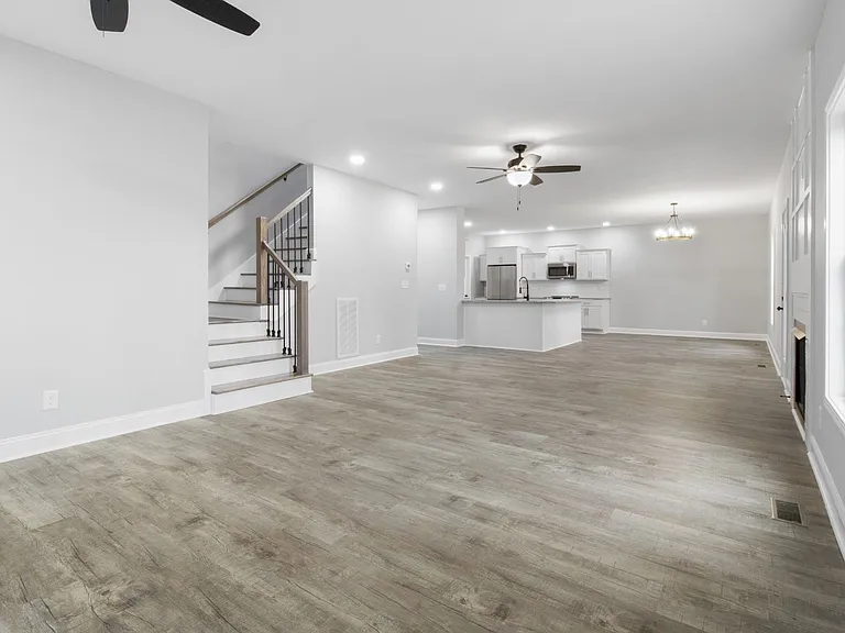 2125 Powell Rd — Photo 6