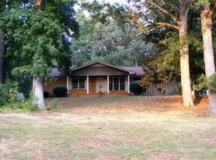 1446 Glendale Dr NE, Dalton, GA 30721