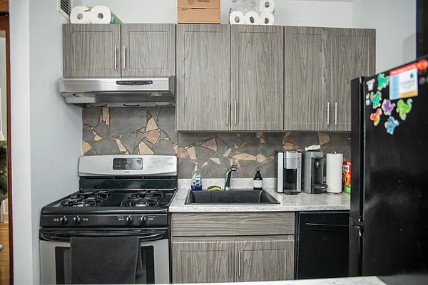 Rented by New York City Moves Team LLC | media 8