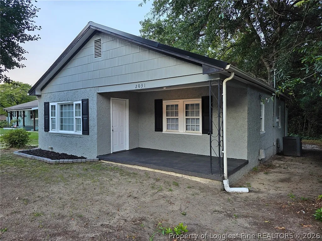 3 bed, 2.0 bath, 890 sqft, $1,350 — Photo 3
