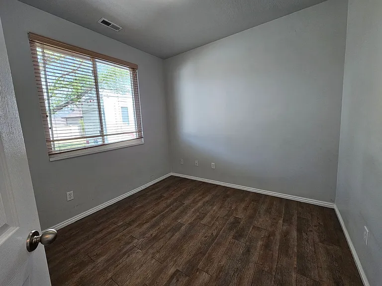 743 N Haworth Cir — Photo 27