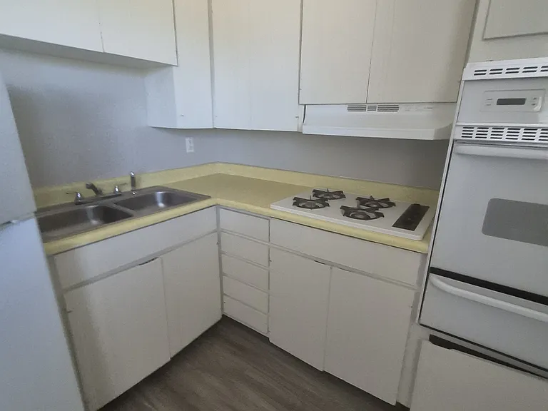 420 E McMurray Blvd — Photo 69
