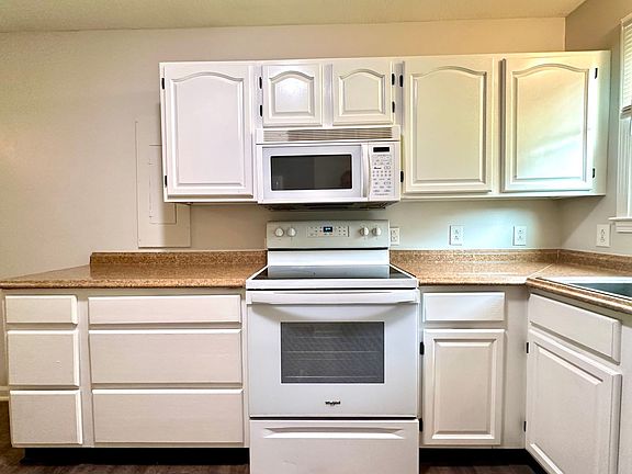 4th image of 305 1/2 Locust St #B