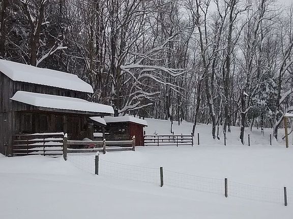 Barn w/ fenced pasture on right
