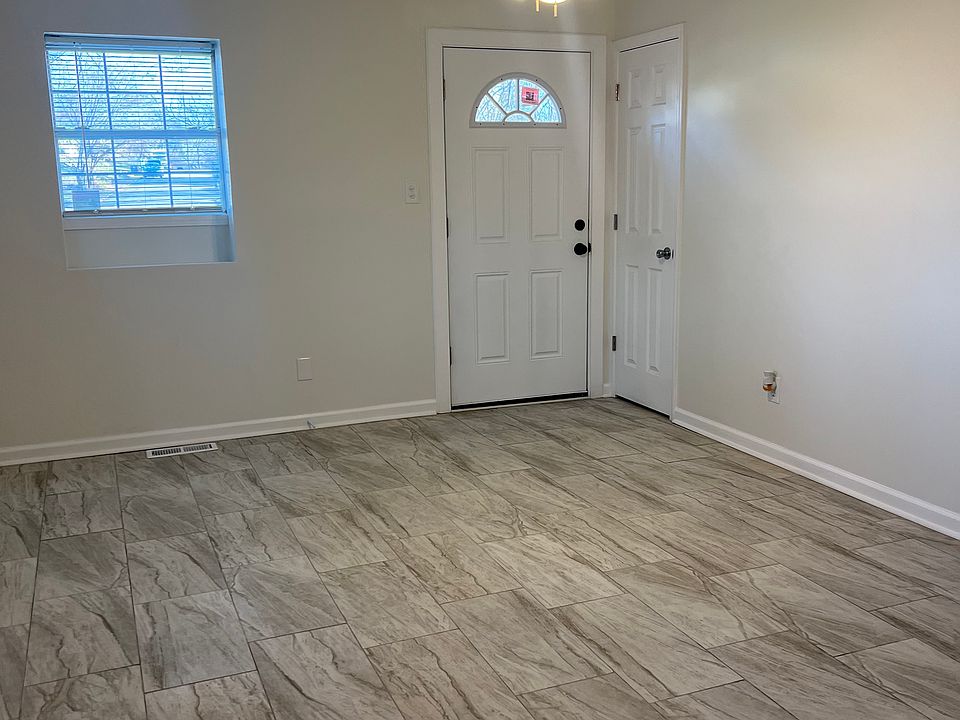 2nd image of 1775 Roosevelt Ave #1
