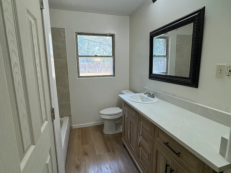 8025 Laura St — Photo 4