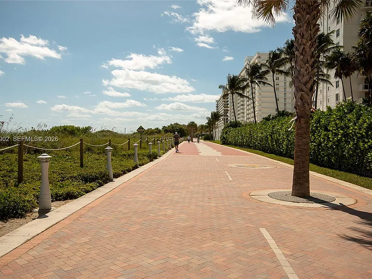 5757 Collins Ave #703 — Photo 35