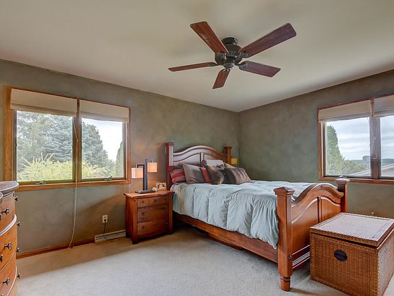 5th image of 925 Squire Ln