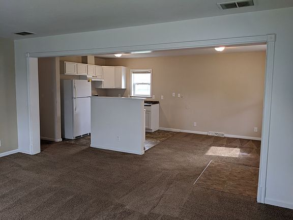 3rd image of 2333 N Lasalle St