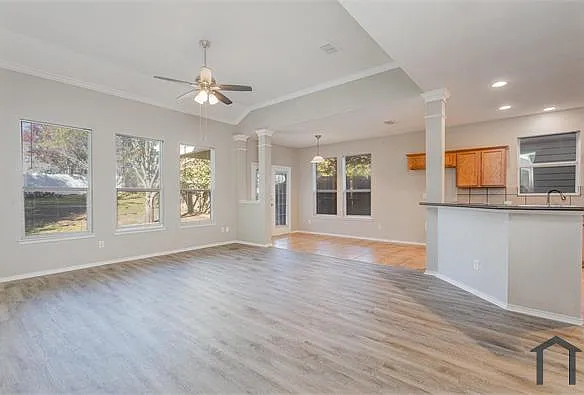 5 bed, 2593 sqft, $3,550 — Photo 3