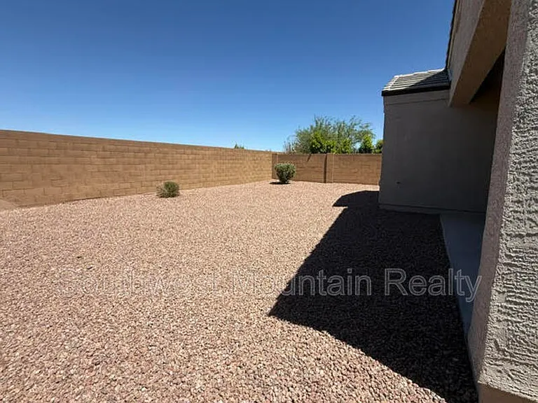 2226 E Comiskey Dr — Photo 14
