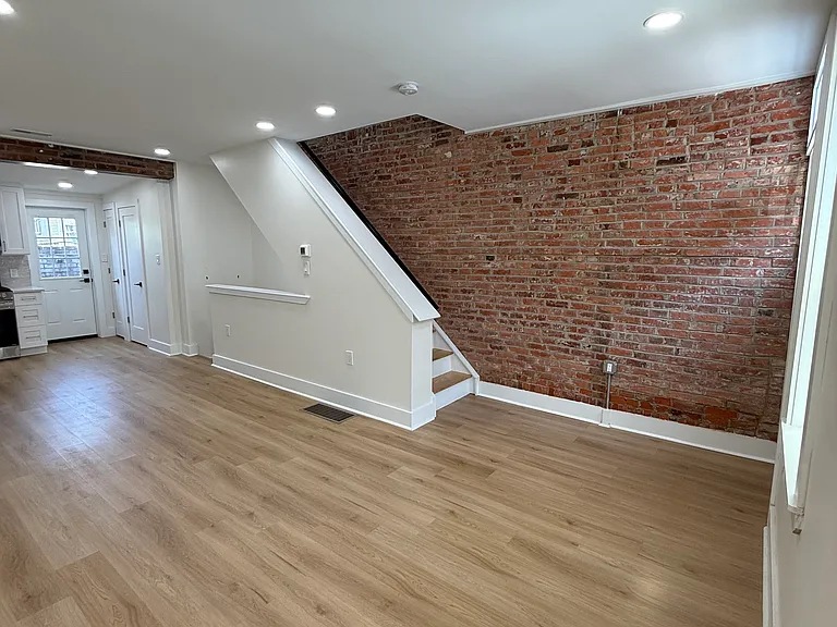 153 W Palmer St — Photo 3