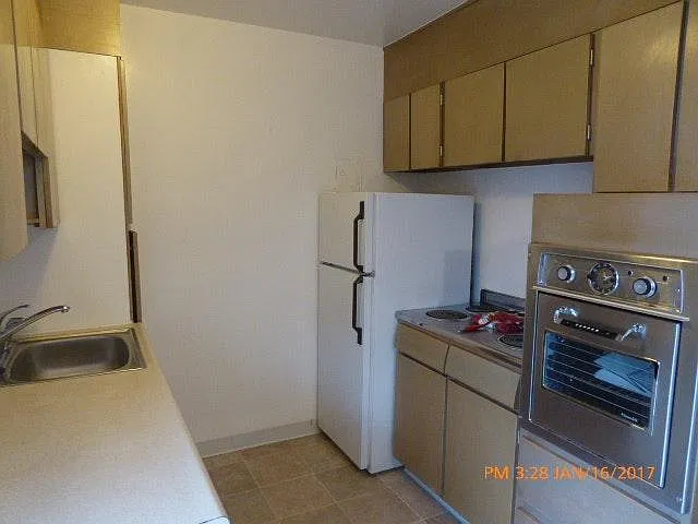1201 N Race St — Photo 4