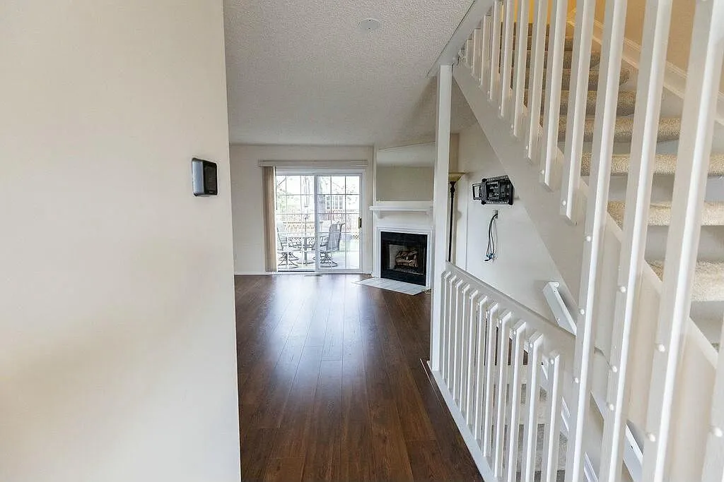 2 bed, 1200 sqft, $1,740 — Photo 4